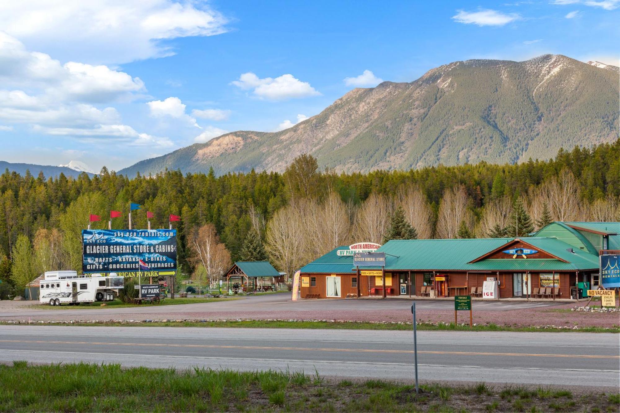 Sky Eco - Glacier General Store And Cabins Coram Kültér fotó