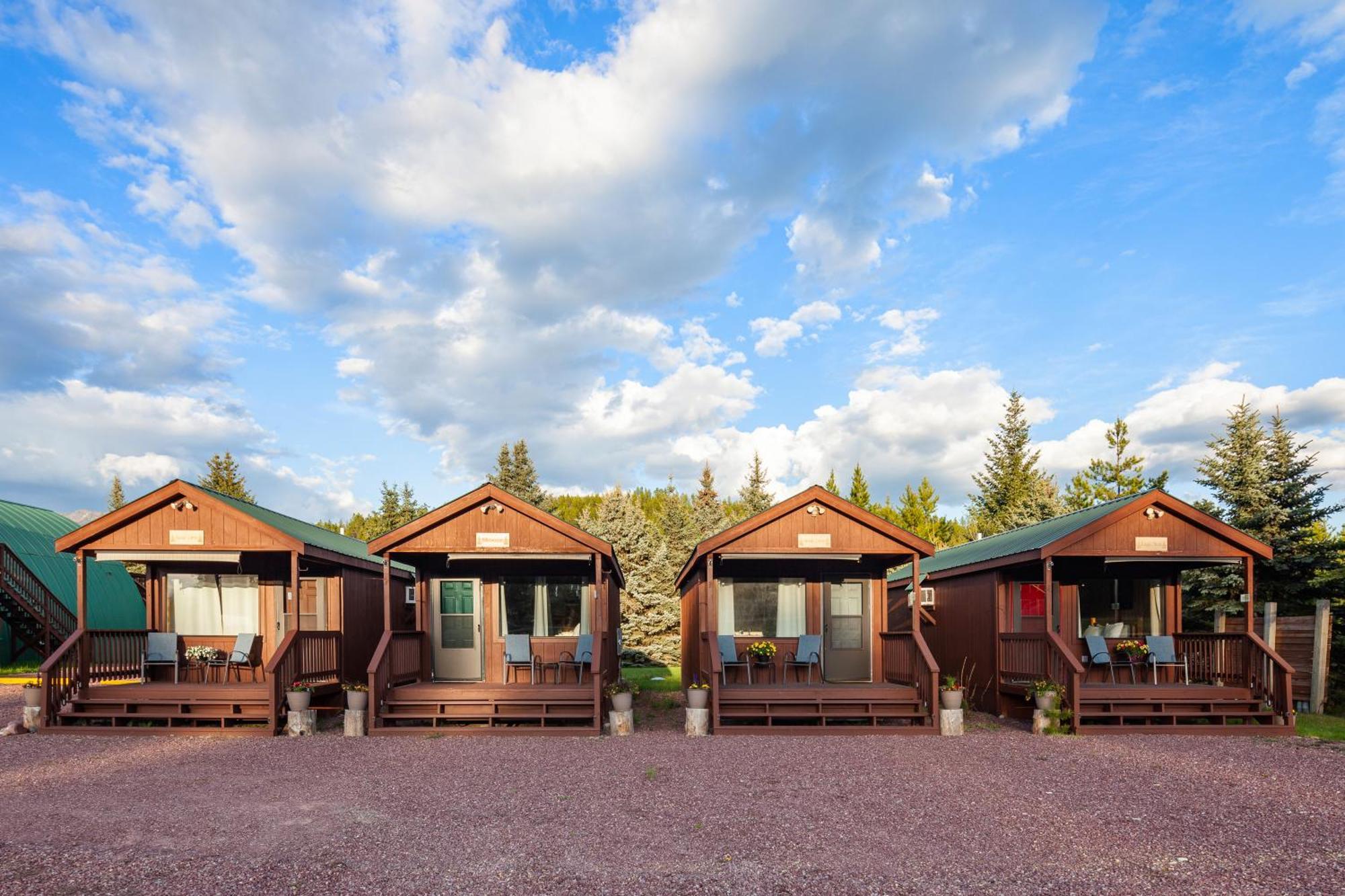 Sky Eco - Glacier General Store And Cabins Coram Kültér fotó