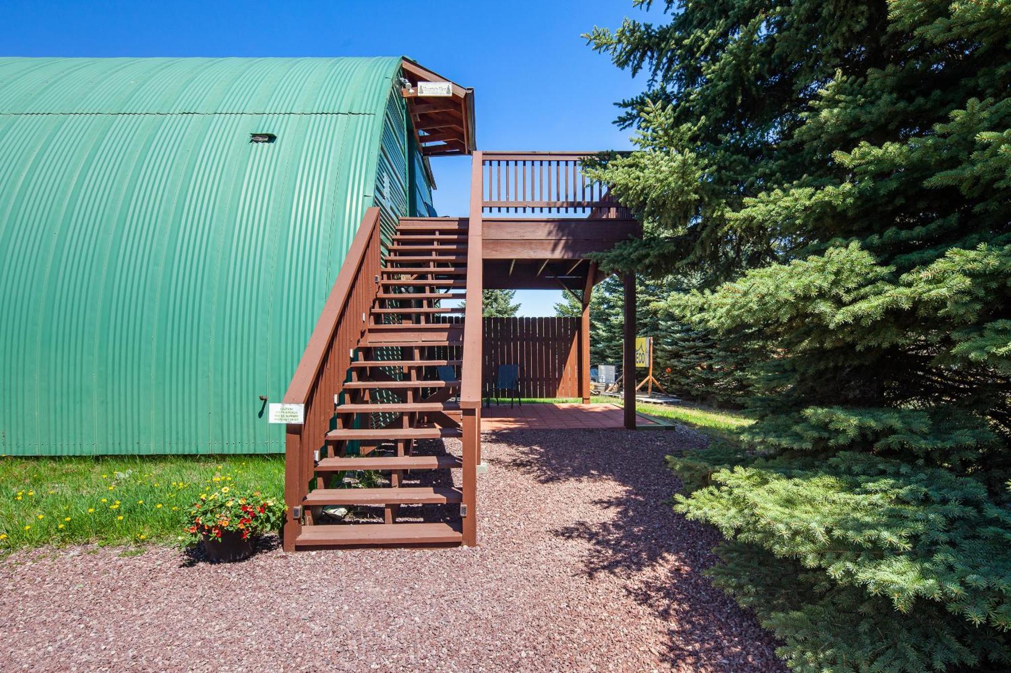 Sky Eco - Glacier General Store And Cabins Coram Kültér fotó